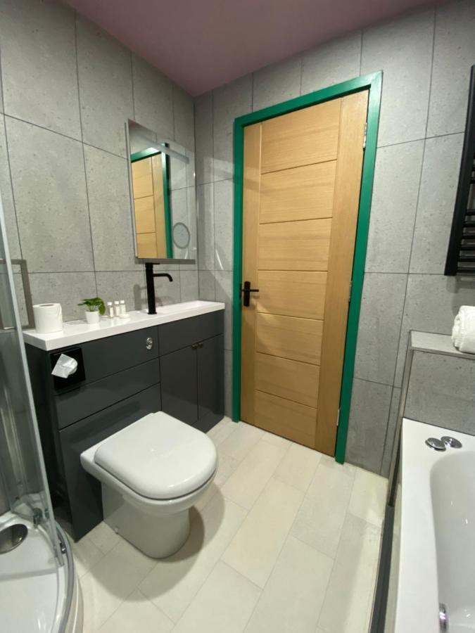 Aaron Wise - 51 Fitzhamon Apartments Cardiff Eksteriør bilde