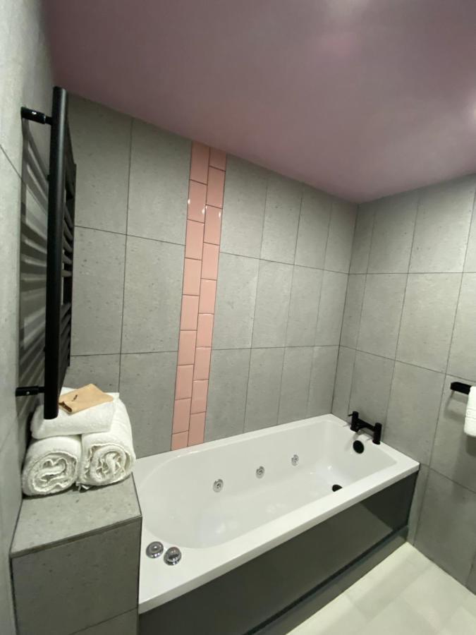Aaron Wise - 51 Fitzhamon Apartments Cardiff Eksteriør bilde