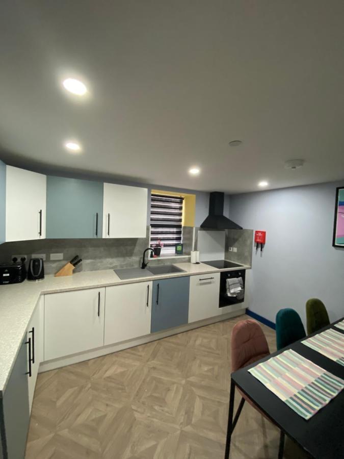 Aaron Wise - 51 Fitzhamon Apartments Cardiff Eksteriør bilde