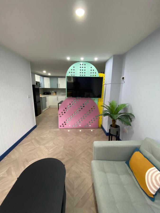 Aaron Wise - 51 Fitzhamon Apartments Cardiff Eksteriør bilde